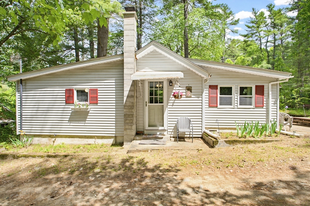104 Piney Lane, Ludlow, Massachusetts, 1 Bedroom Bedrooms, 4 Rooms Rooms,1 BathroomBathrooms,Residential,For Sale,Piney Lane,73531624