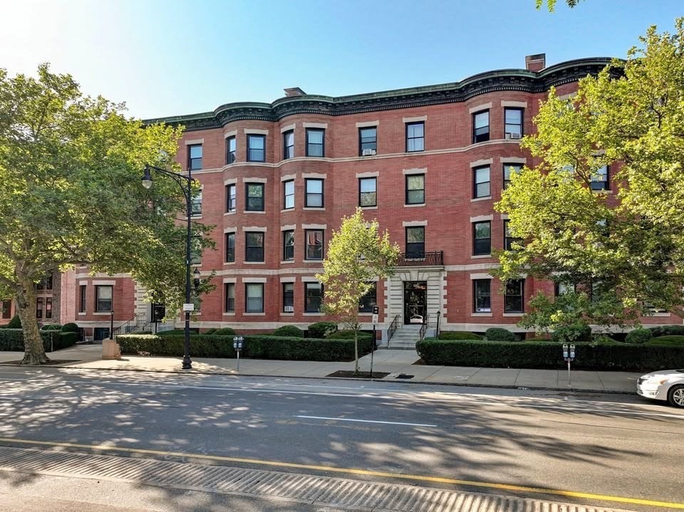 1064 Beacon Street, Brookline, Massachusetts, 1 Bedroom Bedrooms, 4 Rooms Rooms,1 BathroomBathrooms,Residential Lease,For Rent,Beacon Street,73531620