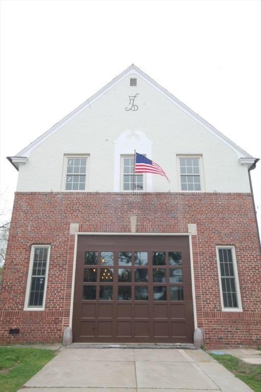 1043 Sumner Ave, Springfield, Massachusetts, 1 Bedroom Bedrooms, 4 Rooms Rooms,2 BathroomsBathrooms,Residential Income,For Sale,Sumner Ave,73531660