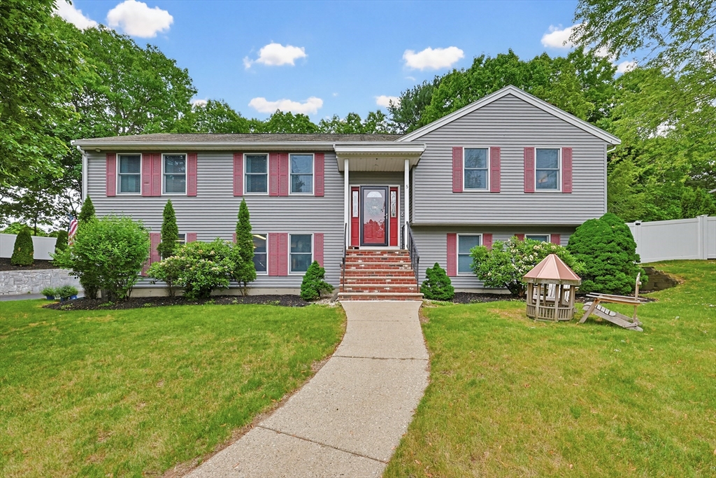 5 Otter Pond Road, Lynnfield, Massachusetts, 3 Bedrooms Bedrooms, 10 Rooms Rooms,3 BathroomsBathrooms,Residential,For Sale,Otter Pond Road,73531659
