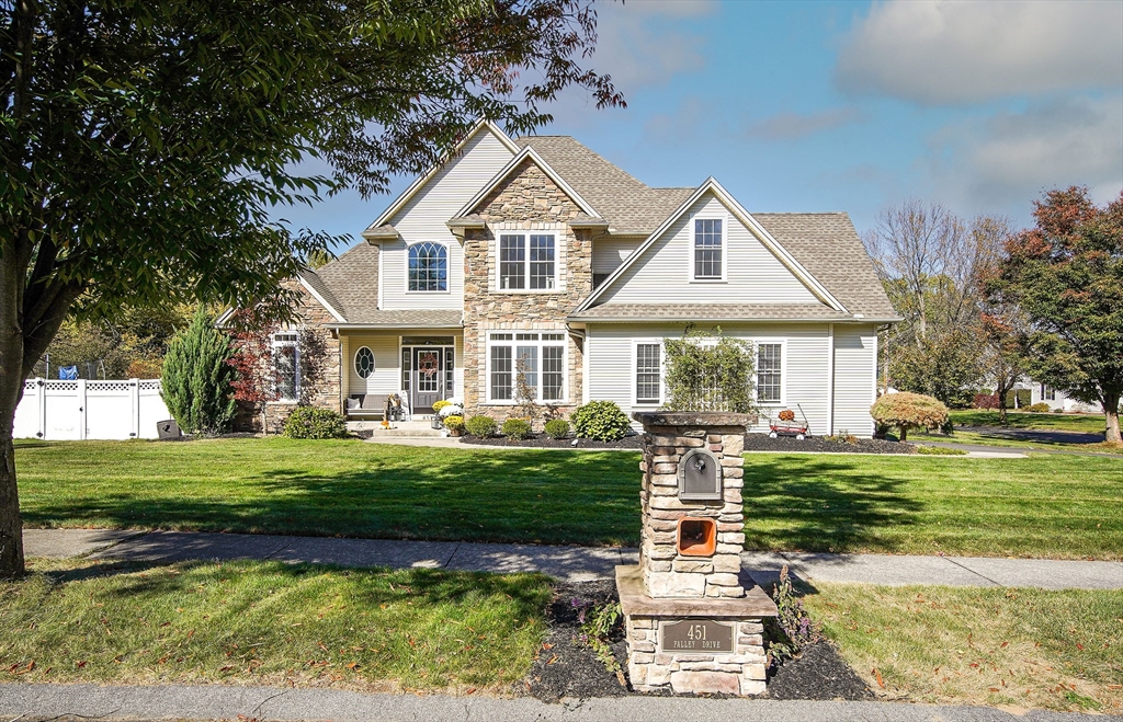 451 Falley Dr, Westfield, Massachusetts, 4 Bedrooms Bedrooms, 8 Rooms Rooms,3 BathroomsBathrooms,Residential,For Sale,Falley Dr,73531671