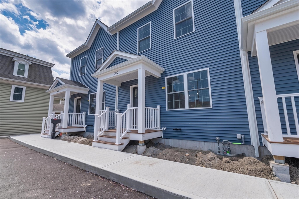 362 High St, Fall River, Massachusetts, 3 Bedrooms Bedrooms, 5 Rooms Rooms,2.5 BathroomsBathrooms,Residential,For Sale,High St,73517078