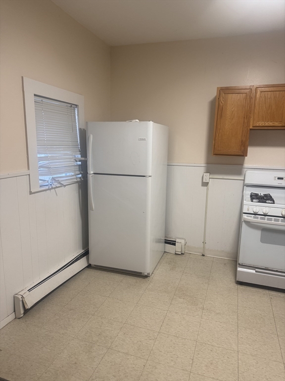 18 Fairview Ave, Malden, Massachusetts, 2 Bedrooms Bedrooms, 5 Rooms Rooms,1 BathroomBathrooms,Residential Lease,For Rent,Fairview Ave,73531675