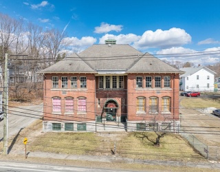 40 Pecks Rd, Pittsfield, Massachusetts, 12 Bedrooms Bedrooms, 15 Rooms Rooms,1 BathroomBathrooms,Residential Income,For Sale,Pecks Rd,73531673