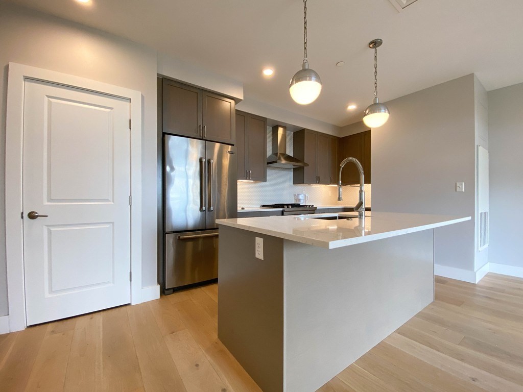 1650 Commonwealth Ave, Boston, Massachusetts, 2 Bedrooms Bedrooms, 5 Rooms Rooms,2 BathroomsBathrooms,Residential Lease,For Rent,Commonwealth Ave,73531713