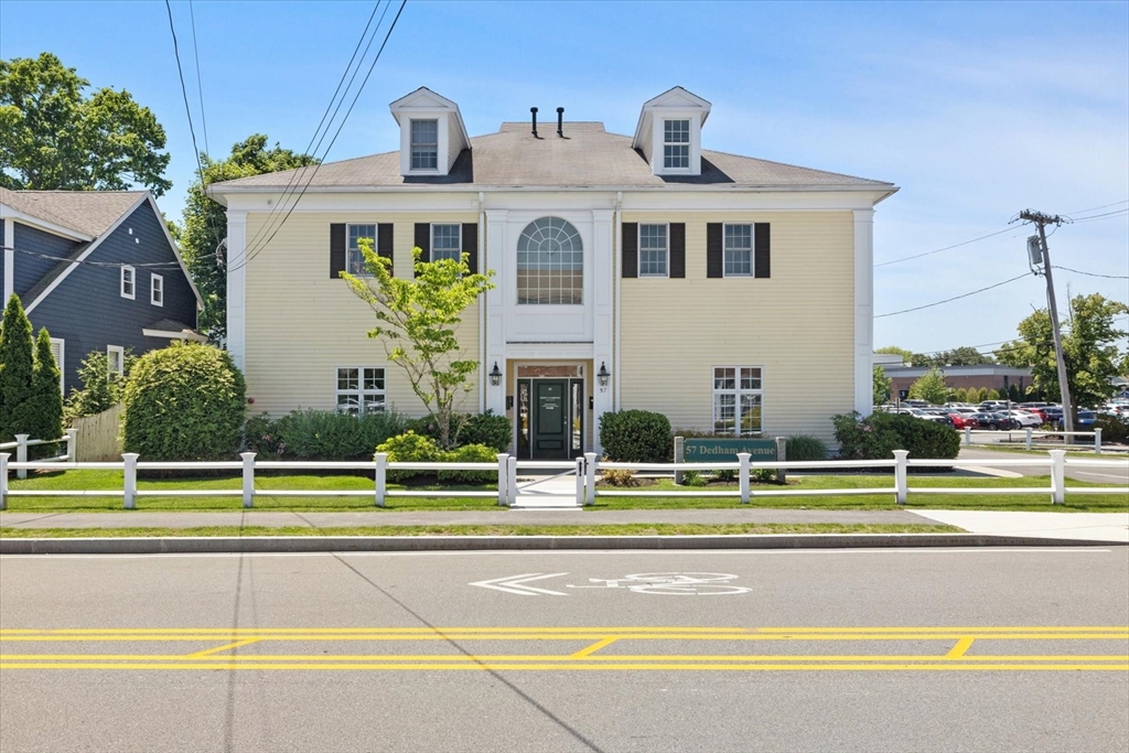57 Dedham Ave, Needham, Massachusetts, 3 Bedrooms Bedrooms, 8 Rooms Rooms,2 BathroomsBathrooms,Residential Lease,For Rent,Dedham Ave,73531724