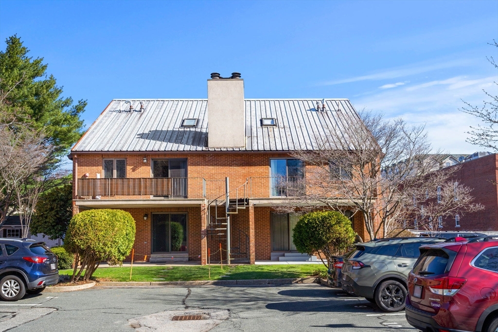 9 Barton Sq, Salem, Massachusetts, 2 Bedrooms Bedrooms, 4 Rooms Rooms,2 BathroomsBathrooms,Residential Lease,For Rent,Barton Sq,73531730