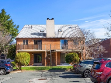 9 Barton Sq, Salem, Massachusetts, 2 Bedrooms Bedrooms, 4 Rooms Rooms,2 BathroomsBathrooms,Residential Lease,For Rent,Barton Sq,73531730