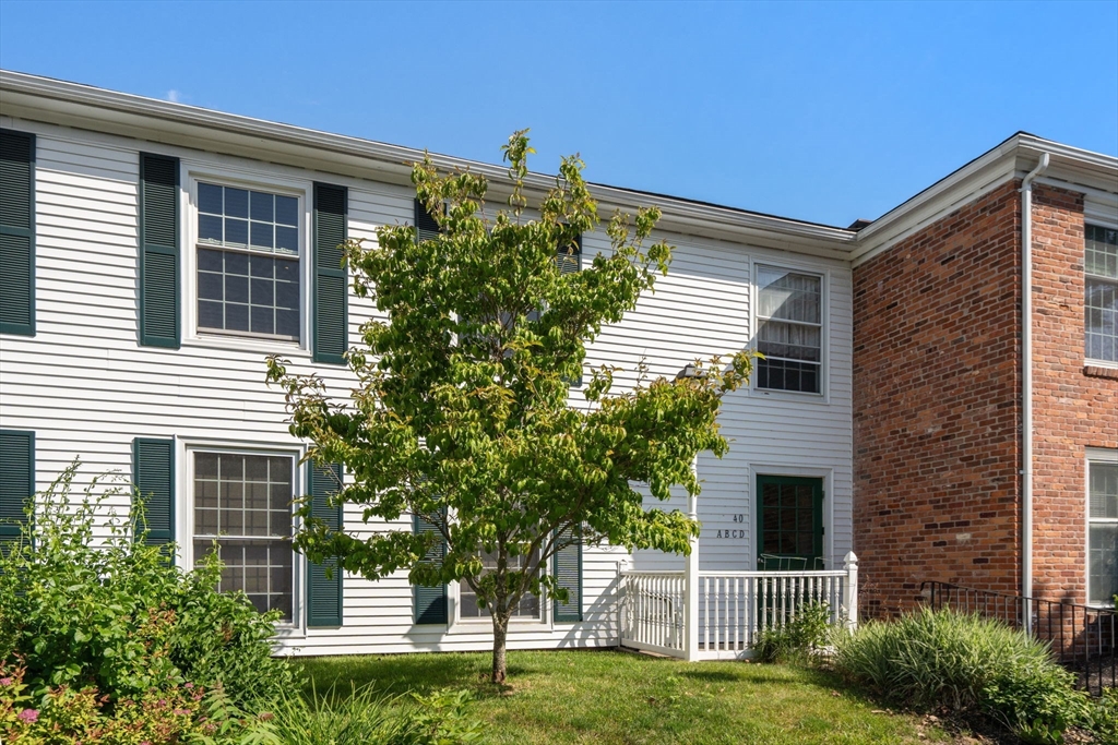 40 Yorktown Dr, Springfield, Massachusetts, 1 Bedroom Bedrooms, 3 Rooms Rooms,1 BathroomBathrooms,Residential,For Sale,Yorktown Dr,73531766