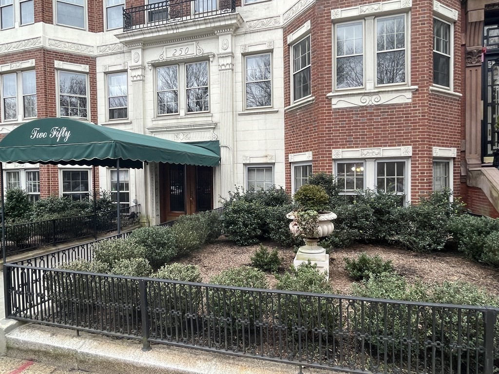 250 Commonwealth Ave, Boston, Massachusetts, 1 Bedroom Bedrooms, 3 Rooms Rooms,1 BathroomBathrooms,Residential,For Sale,Commonwealth Ave,73531773