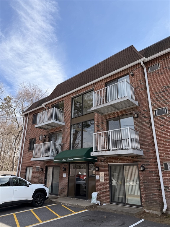 1186 Worcester Rd, Framingham, Massachusetts, 1 Bedroom Bedrooms, 2 Rooms Rooms,1 BathroomBathrooms,Residential,For Sale,Worcester Rd,73531783