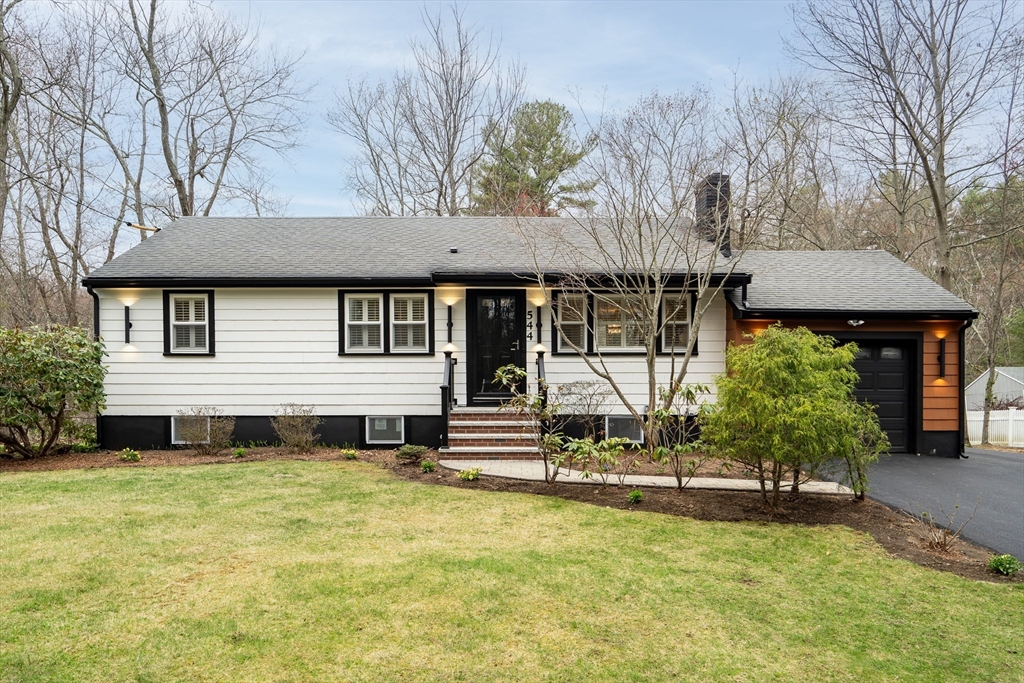 544 Pearl Street, Reading, Massachusetts, 3 Bedrooms Bedrooms, 7 Rooms Rooms,2 BathroomsBathrooms,Residential,For Sale,Pearl Street,73508290