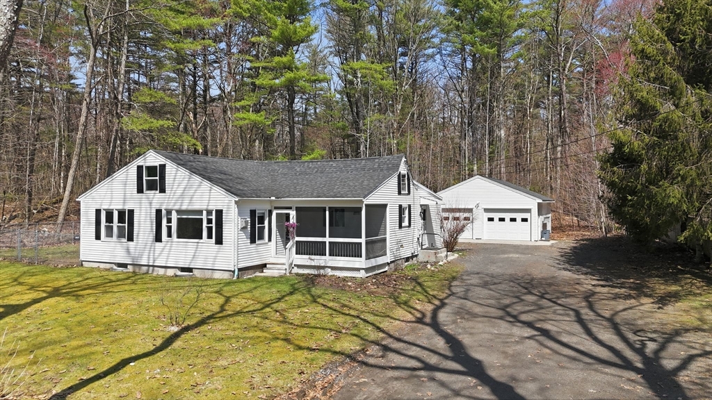 292 Gold Street, Belchertown, Massachusetts, 2 Bedrooms Bedrooms, 7 Rooms Rooms,1.5 BathroomsBathrooms,Residential,For Sale,Gold Street,73503071