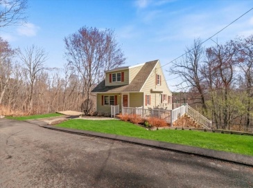 37 Benham St, Haverhill, Massachusetts, 3 Bedrooms Bedrooms, 6 Rooms Rooms,1 BathroomBathrooms,Residential,For Sale,Benham St,73509475
