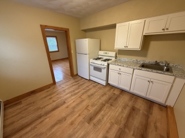 132 Hall St, Fall River, Massachusetts, 1 Bedroom Bedrooms, 4 Rooms Rooms,1 BathroomBathrooms,Residential Lease,For Rent,Hall St,73531823