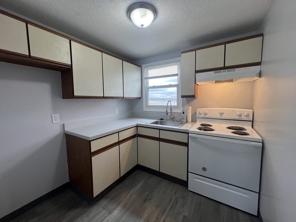 280 Dover St, Fall River, Massachusetts, 2 Bedrooms Bedrooms, 5 Rooms Rooms,1 BathroomBathrooms,Residential Lease,For Rent,Dover St,73531836