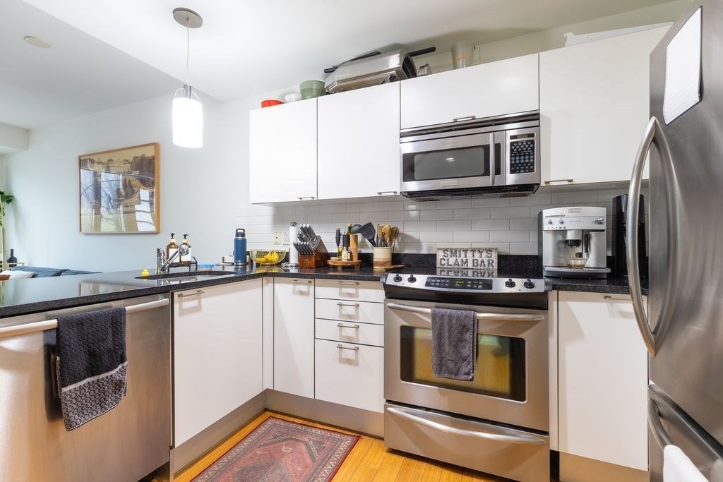 2 Earhart St, Cambridge, Massachusetts, 1 Bedroom Bedrooms, 4 Rooms Rooms,1.5 BathroomsBathrooms,Residential Lease,For Rent,Earhart St,73497577