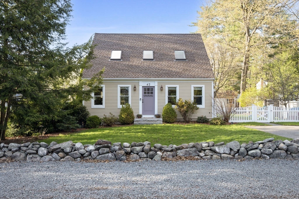 42 Pinewood Ave, Sudbury, Massachusetts, 3 Bedrooms Bedrooms, 7 Rooms Rooms,2 BathroomsBathrooms,Residential,For Sale,Pinewood Ave,73514202