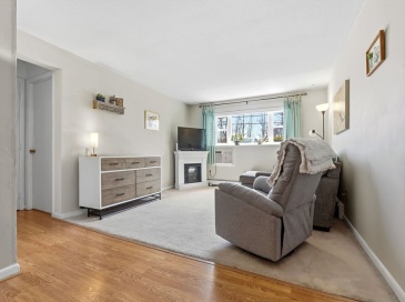 1 Colonial Dr, Andover, Massachusetts, 1 Bedroom Bedrooms, 3 Rooms Rooms,1 BathroomBathrooms,Residential,For Sale,Colonial Dr,73504613