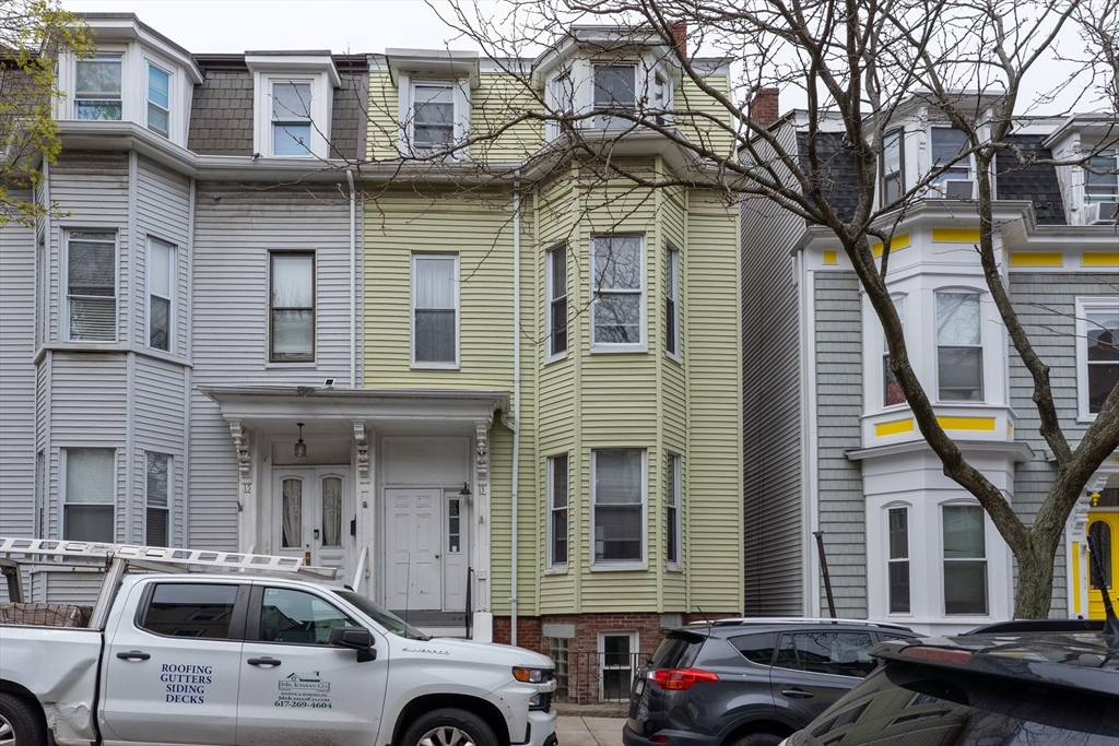13 Gates St, Boston, Massachusetts, 6 Bedrooms Bedrooms, 15 Rooms Rooms,3 BathroomsBathrooms,Residential Income,For Sale,Gates St,73504836