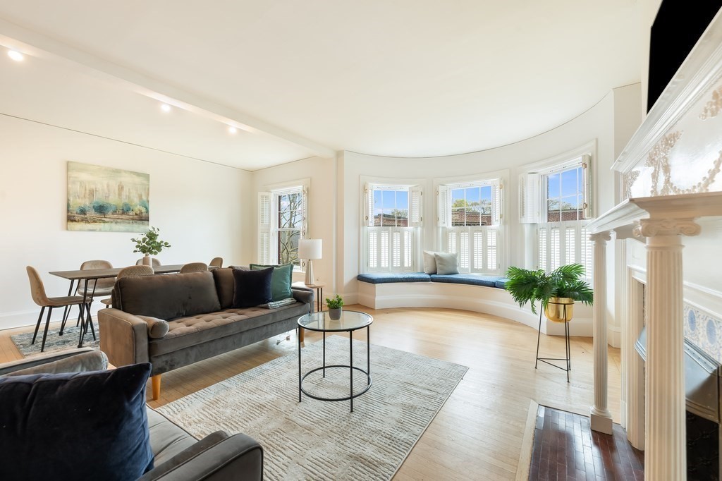 41 Carlton St, Brookline, Massachusetts, 2 Bedrooms Bedrooms, 5 Rooms Rooms,1.5 BathroomsBathrooms,Residential,For Sale,Carlton St,73511291