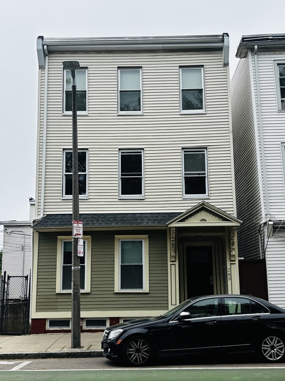 289 Chelsea St, Boston, Massachusetts, 2 Bedrooms Bedrooms, 4 Rooms Rooms,1 BathroomBathrooms,Residential Lease,For Rent,Chelsea St,73520174