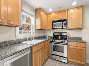 106-108 Forest St, Arlington, Massachusetts, 2 Bedrooms Bedrooms, 5 Rooms Rooms,1 BathroomBathrooms,Residential,For Sale,Forest St,73453594