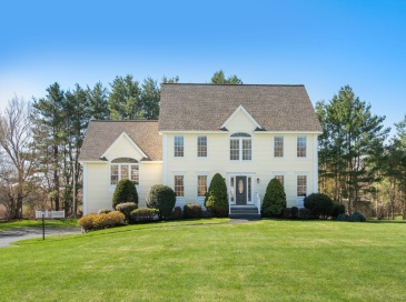 1 Silver Brook Rd, Salem, New Hampshire, 4 Bedrooms Bedrooms, 10 Rooms Rooms,2.5 BathroomsBathrooms,Residential,For Sale,Silver Brook Rd,73507056