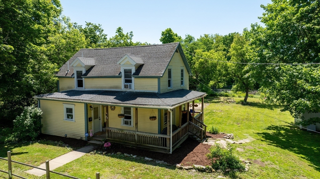 138 Charlton St, Southbridge, Massachusetts, 3 Bedrooms Bedrooms, 8 Rooms Rooms,1.5 BathroomsBathrooms,Residential,For Sale,Charlton St,73531789