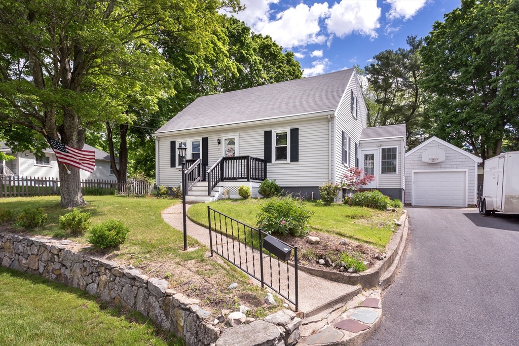 92 Hawthorn, Westwood, Massachusetts, 5 Bedrooms Bedrooms, 10 Rooms Rooms,2 BathroomsBathrooms,Residential,For Sale,Hawthorn,73532036