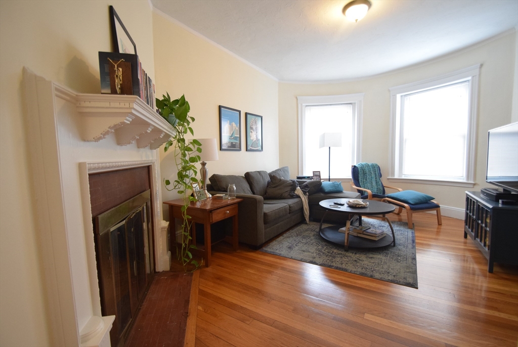 191 Winthrop Rd, Brookline, Massachusetts, 3 Bedrooms Bedrooms, 5 Rooms Rooms,2 BathroomsBathrooms,Residential Lease,For Rent,Winthrop Rd,73532047