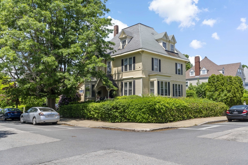 216 Prospect St, Fall River, Massachusetts, 7 Bedrooms Bedrooms, 16 Rooms Rooms,5 BathroomsBathrooms,Residential Income,For Sale,Prospect St,73532049
