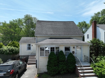 34 Trenton Rd, Dedham, Massachusetts, 4 Bedrooms Bedrooms, 7 Rooms Rooms,1 BathroomBathrooms,Residential,For Sale,Trenton Rd,73531959
