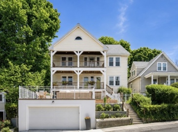 8-10 York Avenue, Watertown, Massachusetts, 4 Bedrooms Bedrooms, 7 Rooms Rooms,2 BathroomsBathrooms,Residential Lease,For Rent,York Avenue,73532060