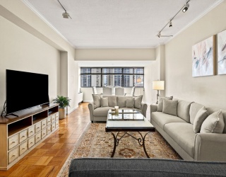 2 Hawthorne, Boston, Massachusetts, 2 Bedrooms Bedrooms, 5 Rooms Rooms,2 BathroomsBathrooms,Residential Lease,For Rent,Hawthorne,73531820