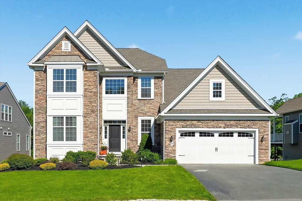 49 Pine Tree Dr, Methuen, Massachusetts, 3 Bedrooms Bedrooms, 9 Rooms Rooms,3 BathroomsBathrooms,Residential,For Sale,Pine Tree Dr,73531825