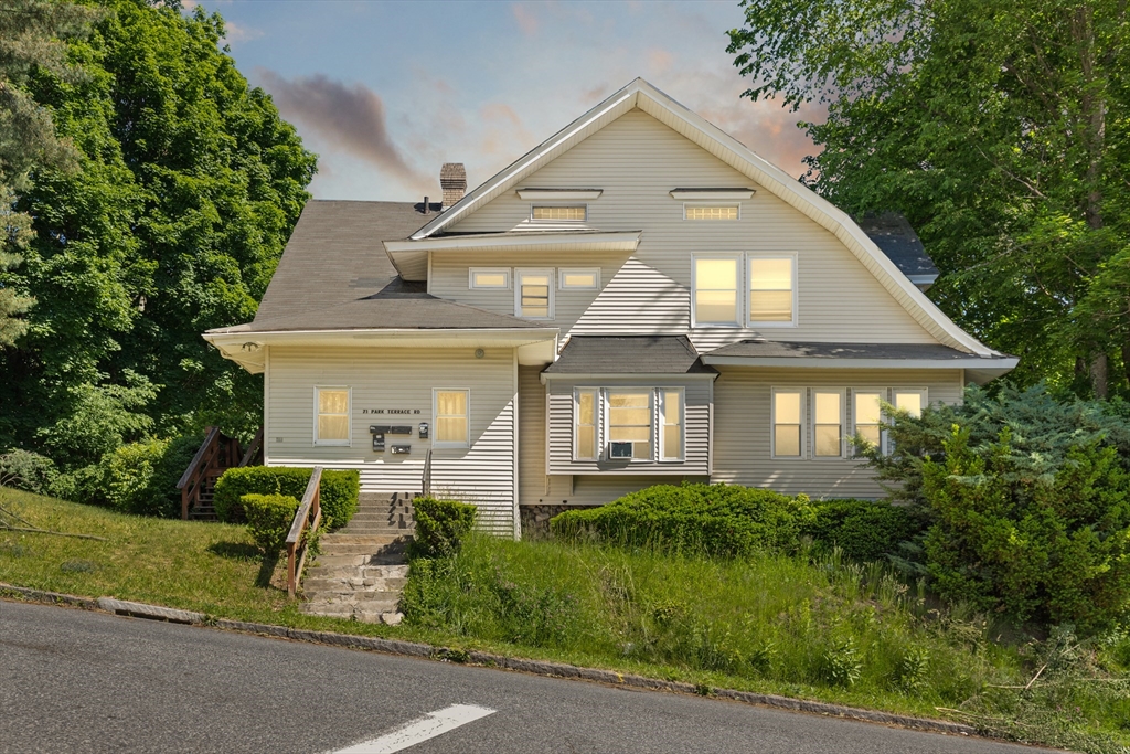 71 Park Terrace Rd, Worcester, Massachusetts, 3 Bedrooms Bedrooms, 5 Rooms Rooms,1 BathroomBathrooms,Residential,For Sale,Park Terrace Rd,73531851