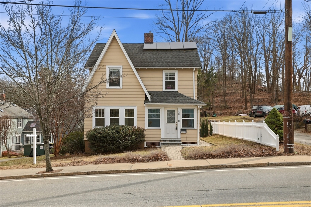 138 Pleasant St, Woburn, Massachusetts, 3 Bedrooms Bedrooms, 7 Rooms Rooms,1.5 BathroomsBathrooms,Residential,For Sale,Pleasant St,73494220