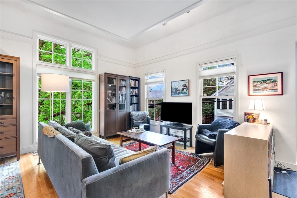 34 Foster Street, Cambridge, Massachusetts, 2 Bedrooms Bedrooms, 5 Rooms Rooms,2 BathroomsBathrooms,Residential Lease,For Rent,Foster Street,73520373