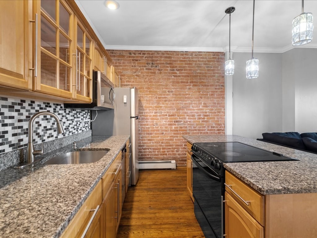 883 Harrison Ave, Boston, Massachusetts, 3 Bedrooms Bedrooms, 5 Rooms Rooms,1 BathroomBathrooms,Residential Lease,For Rent,Harrison Ave,73525040