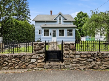 27 Stebbins Street, Ludlow, Massachusetts, 2 Bedrooms Bedrooms, 6 Rooms Rooms,1.5 BathroomsBathrooms,Residential,For Sale,Stebbins Street,73520356