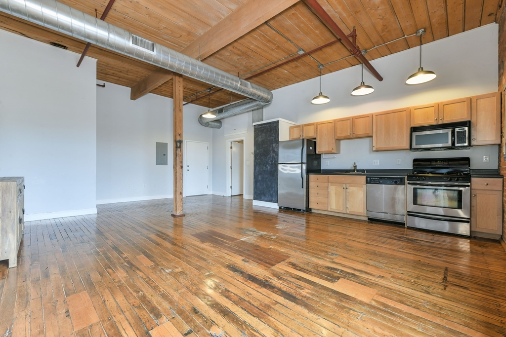 244 Brighton Ave, Boston, Massachusetts, 3 Bedrooms Bedrooms, 5 Rooms Rooms,1 BathroomBathrooms,Residential Lease,For Rent,Brighton Ave,73531903