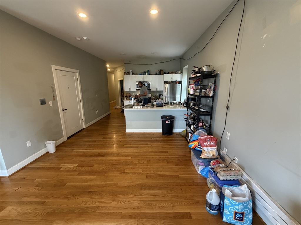 301-305 Dudley, Boston, Massachusetts, 4 Bedrooms Bedrooms, 6 Rooms Rooms,2 BathroomsBathrooms,Residential Lease,For Rent,Dudley,73531921
