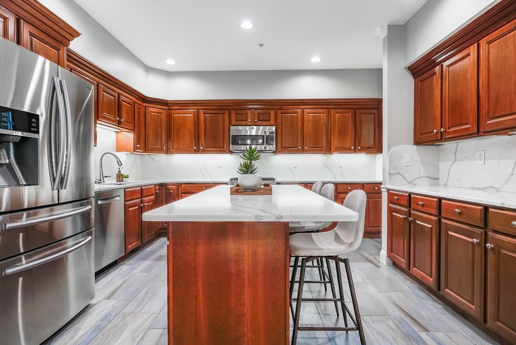 432 Boxwood Ln, Clinton, Massachusetts, 3 Bedrooms Bedrooms, 8 Rooms Rooms,3 BathroomsBathrooms,Residential,For Sale,Boxwood Ln,73501088