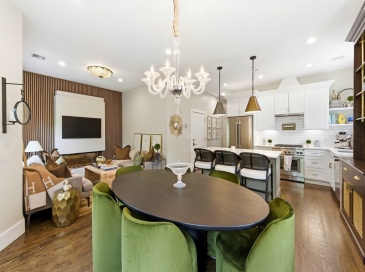 8 Monument Square, Boston, Massachusetts, 2 Bedrooms Bedrooms, 5 Rooms Rooms,2 BathroomsBathrooms,Residential Lease,For Rent,Monument Square,73531951