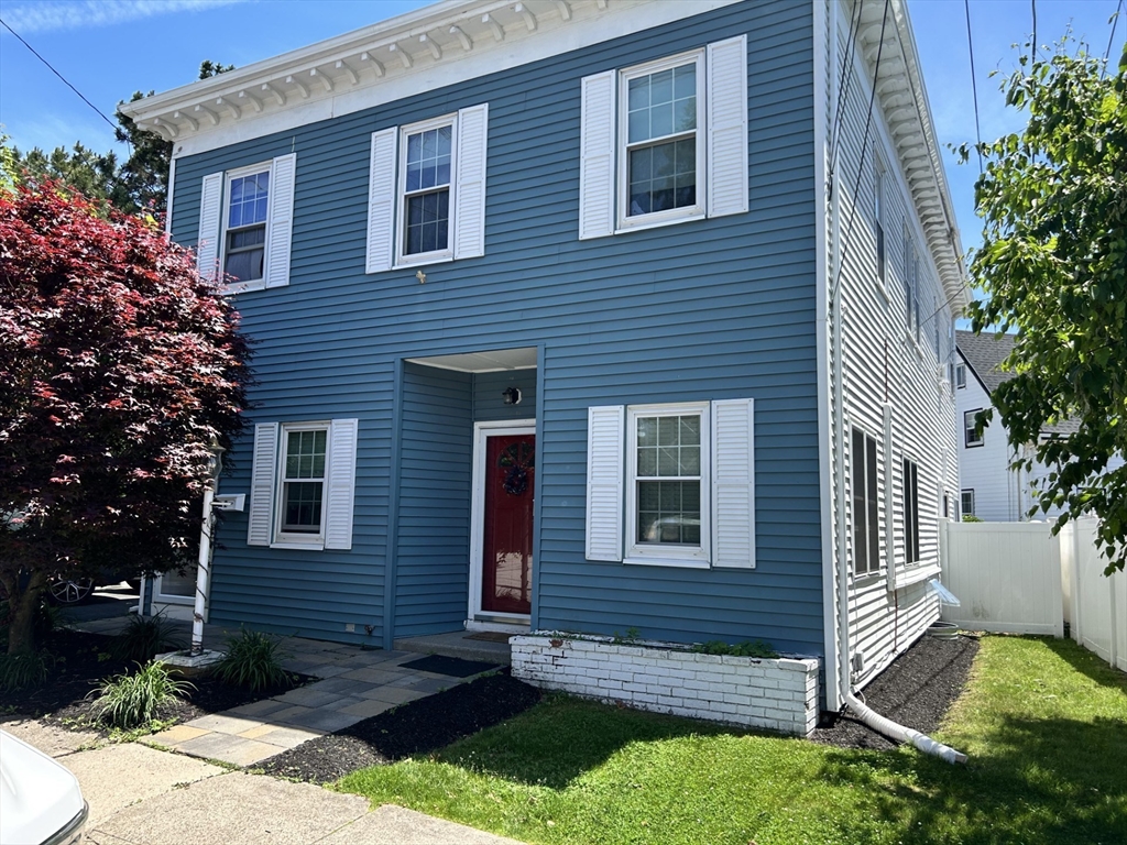 1040 Shirley St, Winthrop, Massachusetts, 2 Bedrooms Bedrooms, 4 Rooms Rooms,1 BathroomBathrooms,Residential Lease,For Rent,Shirley St,73531953