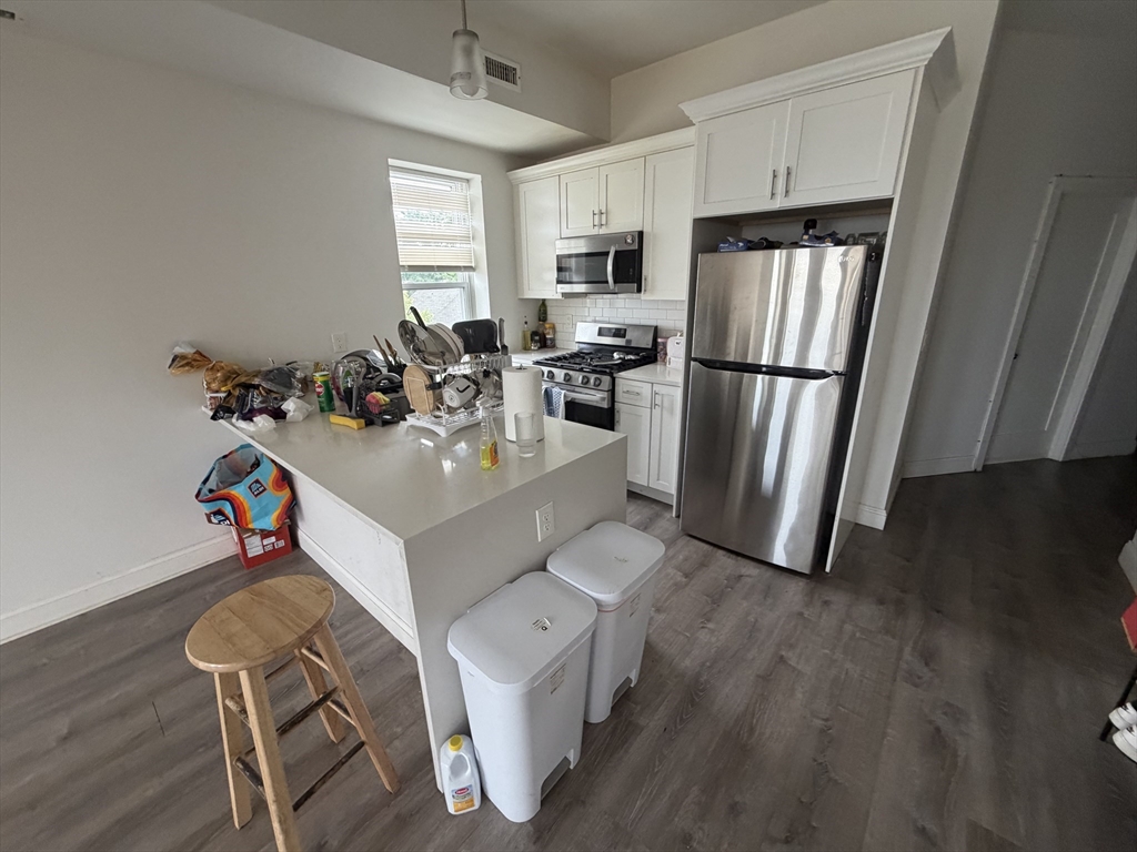 301-305 Dudley, Boston, Massachusetts, 4 Bedrooms Bedrooms, 6 Rooms Rooms,2 BathroomsBathrooms,Residential Lease,For Rent,Dudley,73531976