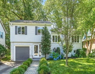 44 Rowena Rd, Newton, Massachusetts, 3 Bedrooms Bedrooms, 7 Rooms Rooms,2.5 BathroomsBathrooms,Residential,For Sale,Rowena Rd,73531993