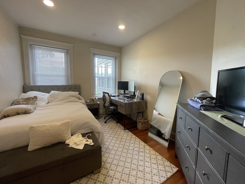 191 Winthrop Rd, Brookline, Massachusetts, 3 Bedrooms Bedrooms, 4 Rooms Rooms,2 BathroomsBathrooms,Residential Lease,For Rent,Winthrop Rd,73532027