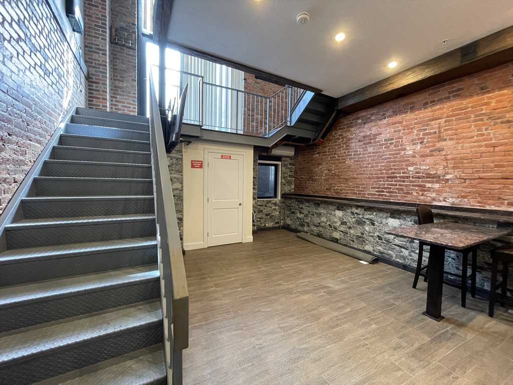 1028 Commonwealth Ave, Boston, Massachusetts, 1 Bedroom Bedrooms, 2 Rooms Rooms,1 BathroomBathrooms,Residential Lease,For Rent,Commonwealth Ave,73532032